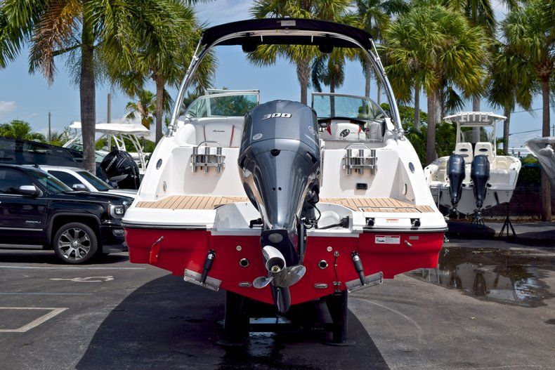 Thumbnail 6 for New 2019 Hurricane SunDeck SD 2690 OB boat for sale in West Palm Beach, FL