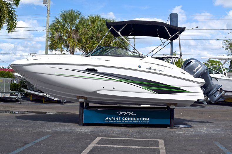 Thumbnail 4 for New 2019 Hurricane SunDeck SD 2200 OB boat for sale in West Palm Beach, FL