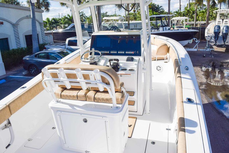 Thumbnail 12 for New 2019 Sportsman Open 252 Center Console boat for sale in Fort Lauderdale, FL