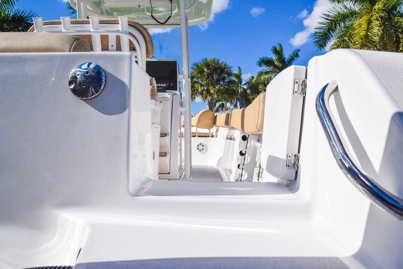 Thumbnail 11 for New 2019 Sportsman Open 252 Center Console boat for sale in Fort Lauderdale, FL