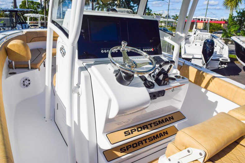 Thumbnail 39 for New 2019 Sportsman Open 252 Center Console boat for sale in Fort Lauderdale, FL