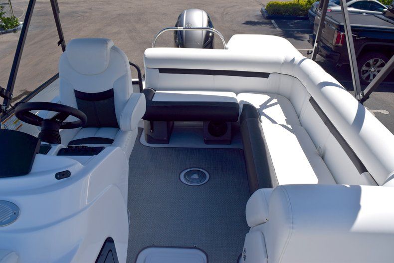 Thumbnail 12 for New 2019 Hurricane FunDeck FD 226 OB boat for sale in Vero Beach, FL