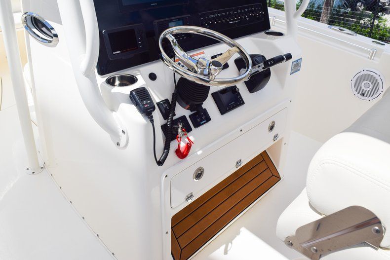 Thumbnail 31 for New 2019 Cobia 277 Center Console boat for sale in Fort Lauderdale, FL