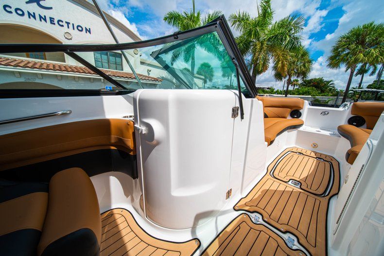 Thumbnail 21 for New 2019 Hurricane SD 2400 OB boat for sale in West Palm Beach, FL