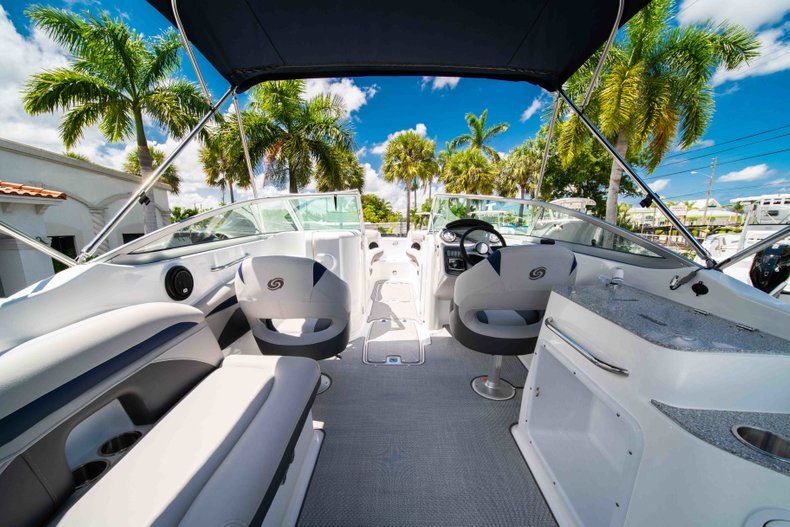 Thumbnail 8 for New 2019 Hurricane SunDeck SD 2400 OB boat for sale in West Palm Beach, FL