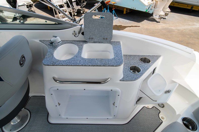 Thumbnail 14 for New 2019 Hurricane SunDeck SD 2400 OB boat for sale in West Palm Beach, FL