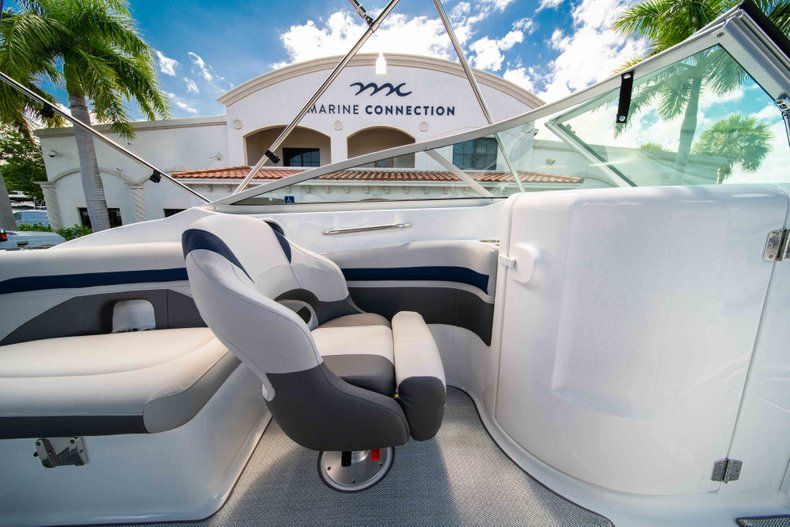Thumbnail 21 for New 2019 Hurricane SunDeck SD 2400 OB boat for sale in West Palm Beach, FL