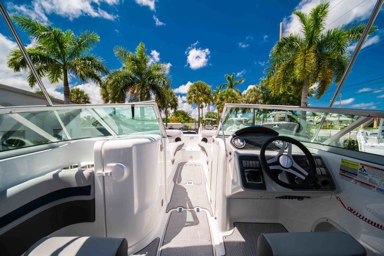 Thumbnail 16 for New 2019 Hurricane SunDeck SD 2400 OB boat for sale in West Palm Beach, FL