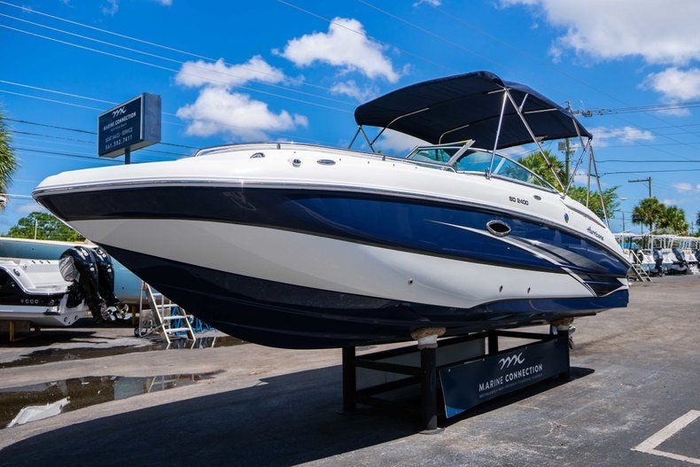 Thumbnail 3 for New 2019 Hurricane SunDeck SD 2400 OB boat for sale in West Palm Beach, FL