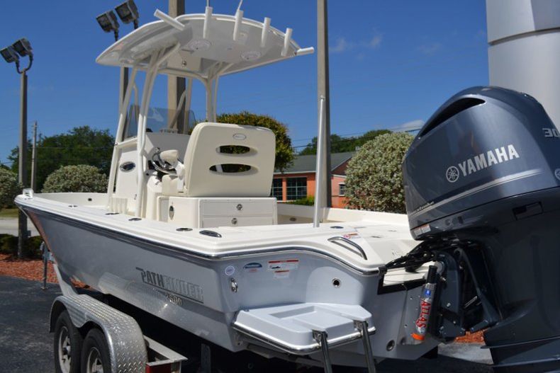 Thumbnail 3 for New 2019 Pathfinder 2600 TRS boat for sale in Vero Beach, FL