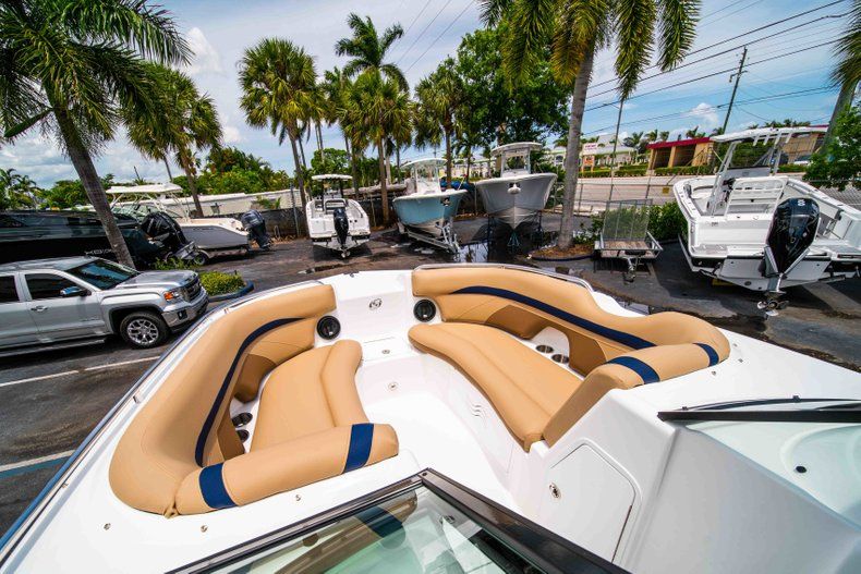 Thumbnail 13 for New 2019 Hurricane SD 2200 OB boat for sale in Fort Lauderdale, FL