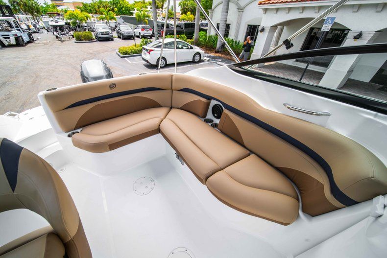 Thumbnail 9 for New 2019 Hurricane SD 2200 OB boat for sale in Fort Lauderdale, FL