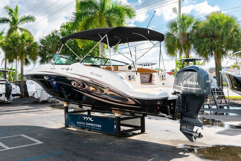 Thumbnail 5 for New 2019 Hurricane SunDeck SD 2690 OB boat for sale in West Palm Beach, FL