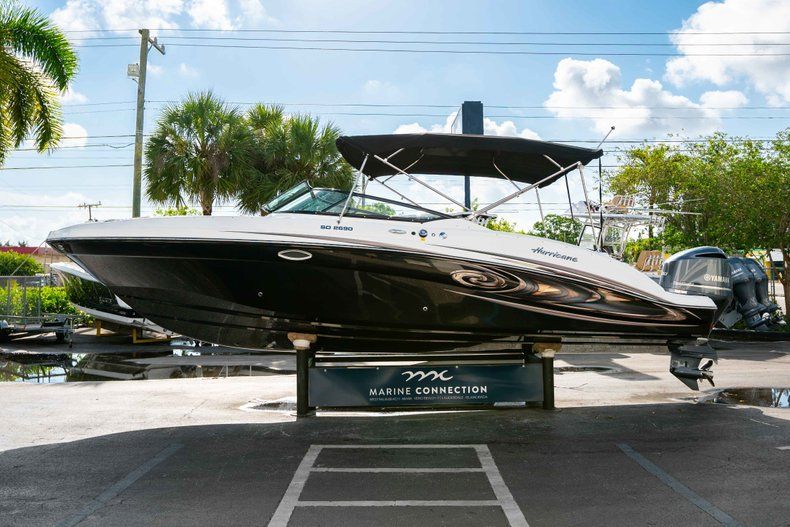 Thumbnail 4 for New 2019 Hurricane SunDeck SD 2690 OB boat for sale in West Palm Beach, FL