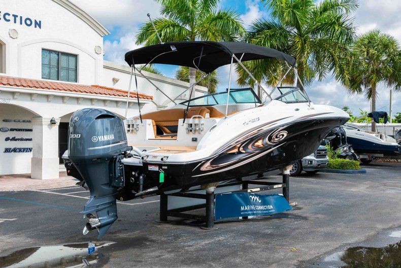 Thumbnail 7 for New 2019 Hurricane SunDeck SD 2690 OB boat for sale in West Palm Beach, FL
