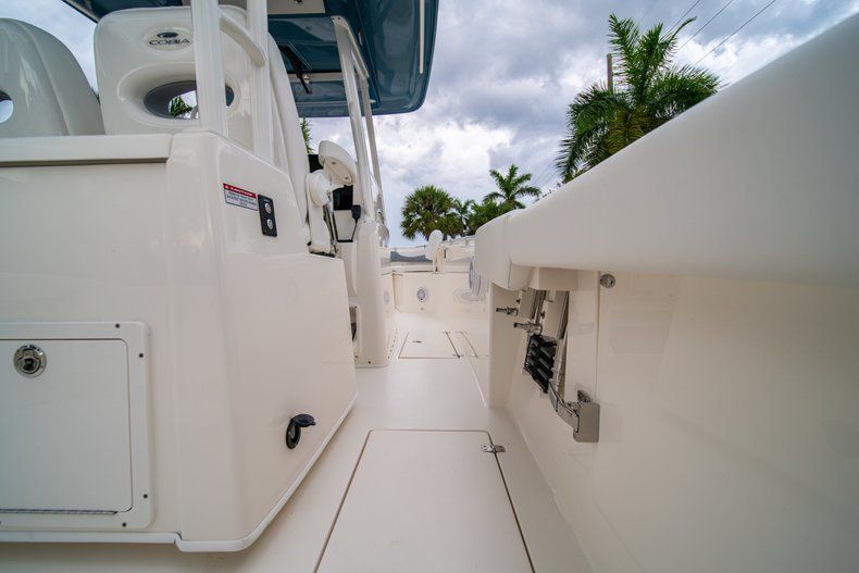 Thumbnail 17 for New 2019 Cobia 301 CC Center Console boat for sale in West Palm Beach, FL
