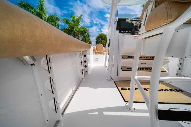 Thumbnail 16 for New 2019 Sportsman Open 242 Center Console boat for sale in West Palm Beach, FL