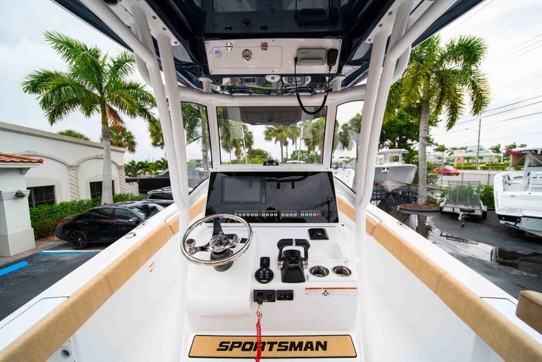 Thumbnail 11 for New 2019 Sportsman Open 282 Center Console boat for sale in Vero Beach, FL