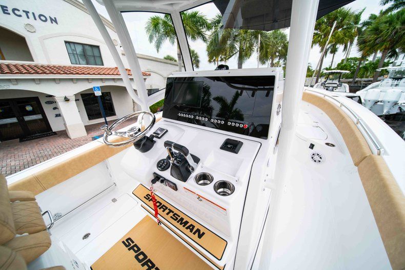 Thumbnail 24 for New 2019 Sportsman Open 282 Center Console boat for sale in Vero Beach, FL