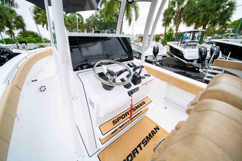 Thumbnail 25 for New 2019 Sportsman Open 282 Center Console boat for sale in Vero Beach, FL