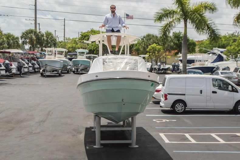 Thumbnail 9 for Used 2013 Mojito M230X CC Center Console boat for sale in West Palm Beach, FL