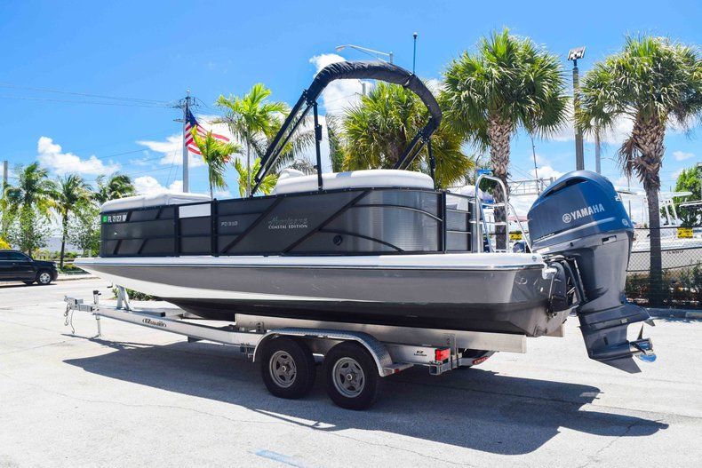 Thumbnail 5 for Used 2018 Hurricane FunDeck FD 236SB boat for sale in Fort Lauderdale, FL