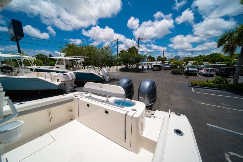 Thumbnail 11 for New 2019 Cobia 280 Center Console boat for sale in Miami, FL