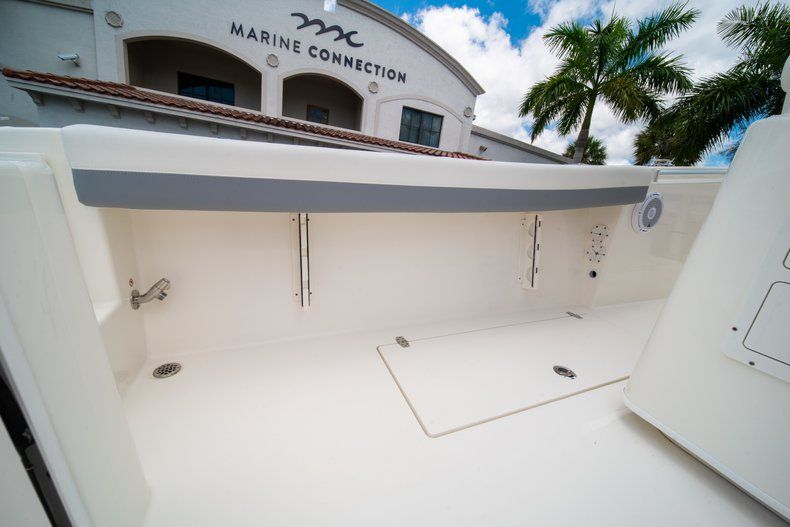 Thumbnail 19 for New 2019 Cobia 280 Center Console boat for sale in Miami, FL