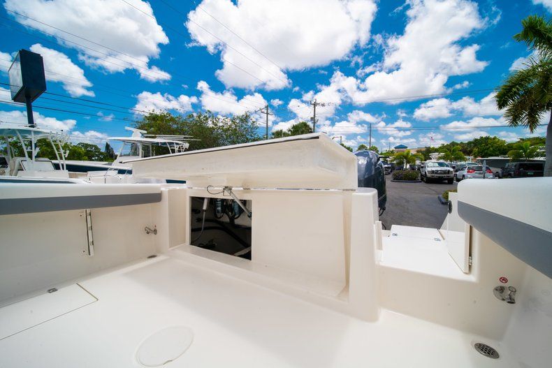 Thumbnail 13 for New 2019 Cobia 280 Center Console boat for sale in Miami, FL