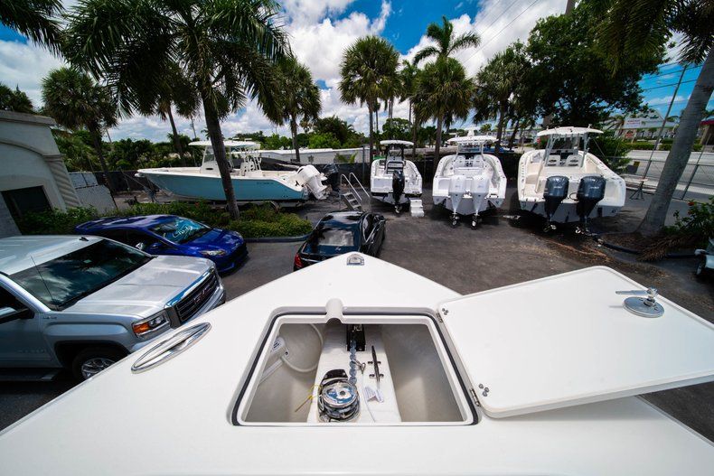 Thumbnail 38 for New 2019 Cobia 280 Center Console boat for sale in Miami, FL