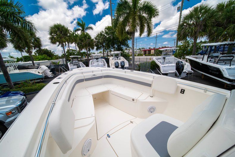Thumbnail 33 for New 2019 Cobia 280 Center Console boat for sale in Miami, FL