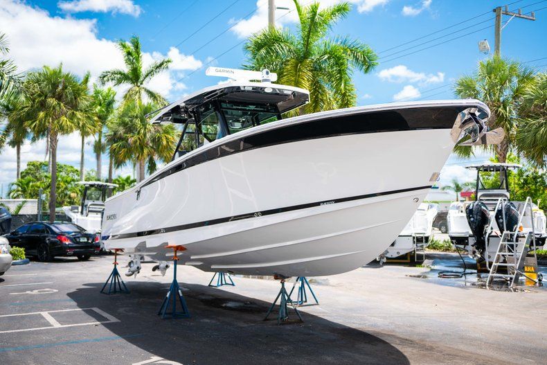 Thumbnail 5 for New 2019 Blackfin 332CC Center Console boat for sale in West Palm Beach, FL