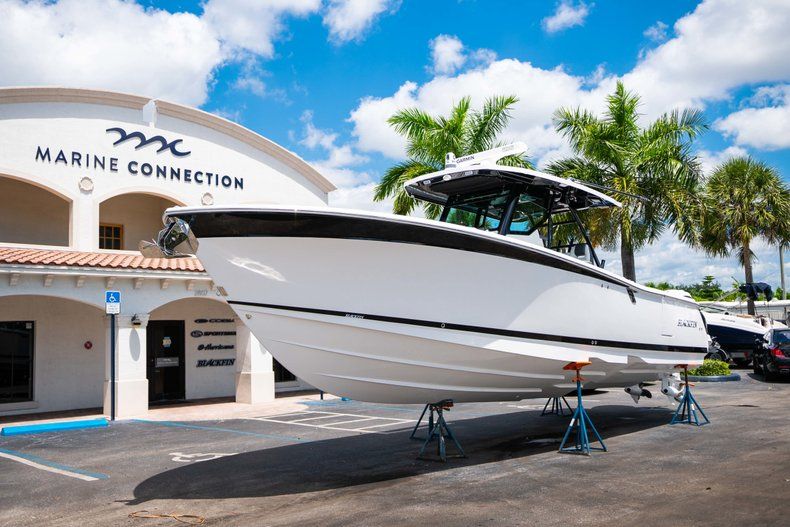 Thumbnail 7 for New 2019 Blackfin 332CC Center Console boat for sale in West Palm Beach, FL