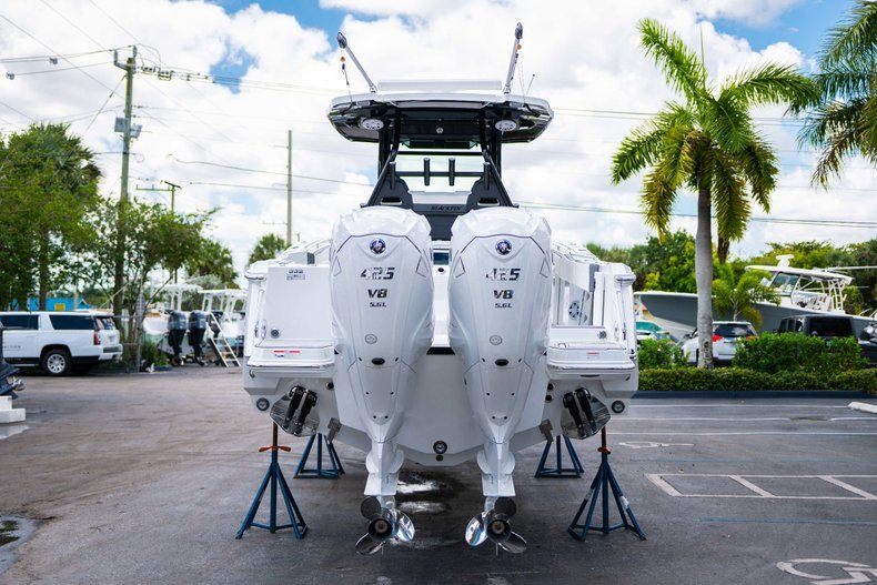 Thumbnail 2 for New 2019 Blackfin 332CC Center Console boat for sale in West Palm Beach, FL