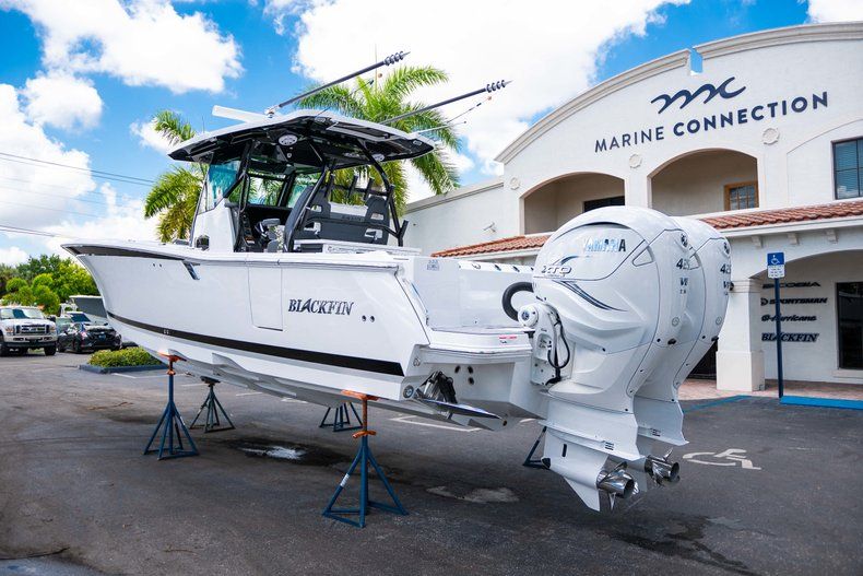 Thumbnail 1 for New 2019 Blackfin 332CC Center Console boat for sale in West Palm Beach, FL