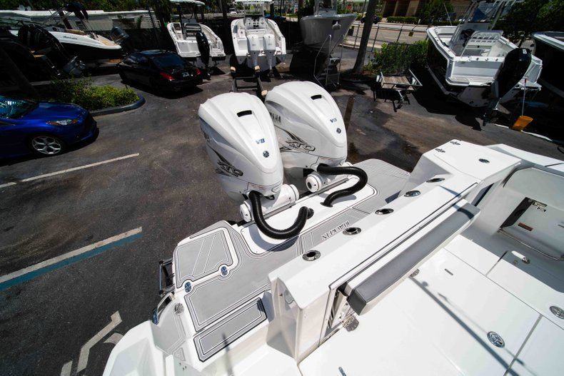 Thumbnail 19 for New 2019 Blackfin 332CC Center Console boat for sale in West Palm Beach, FL