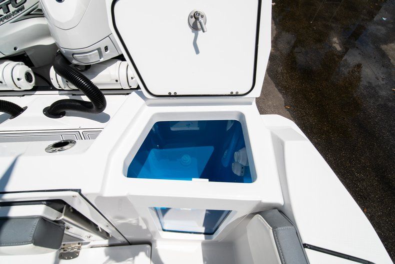 Thumbnail 22 for New 2019 Blackfin 332CC Center Console boat for sale in West Palm Beach, FL