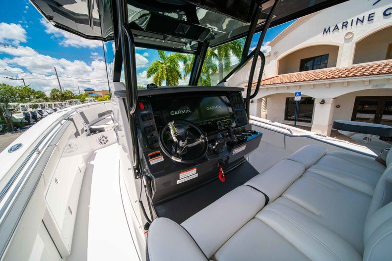 Thumbnail 29 for New 2019 Blackfin 332CC Center Console boat for sale in West Palm Beach, FL