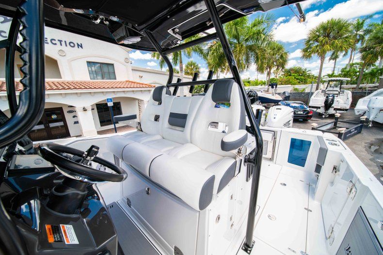 Thumbnail 33 for New 2019 Blackfin 332CC Center Console boat for sale in West Palm Beach, FL