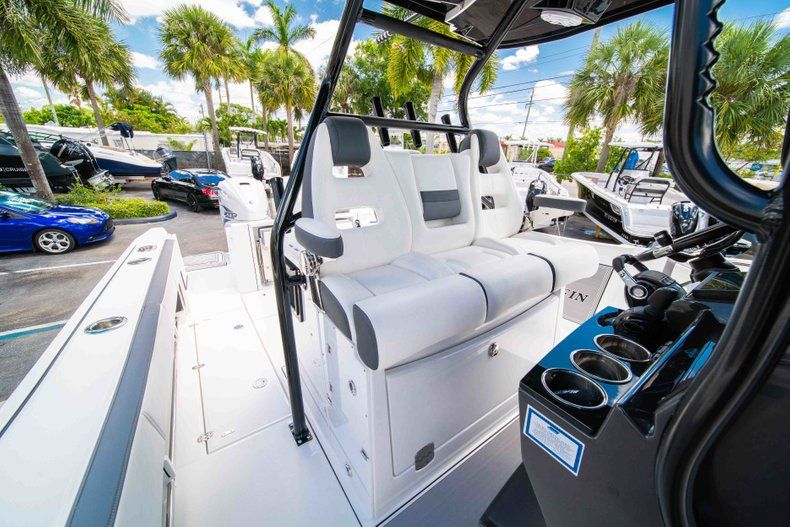 Thumbnail 31 for New 2019 Blackfin 332CC Center Console boat for sale in West Palm Beach, FL