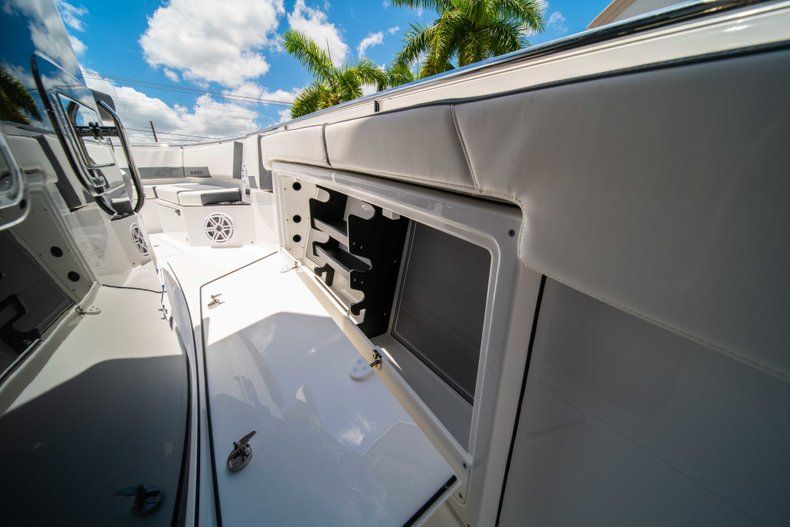 Thumbnail 37 for New 2019 Blackfin 332CC Center Console boat for sale in West Palm Beach, FL