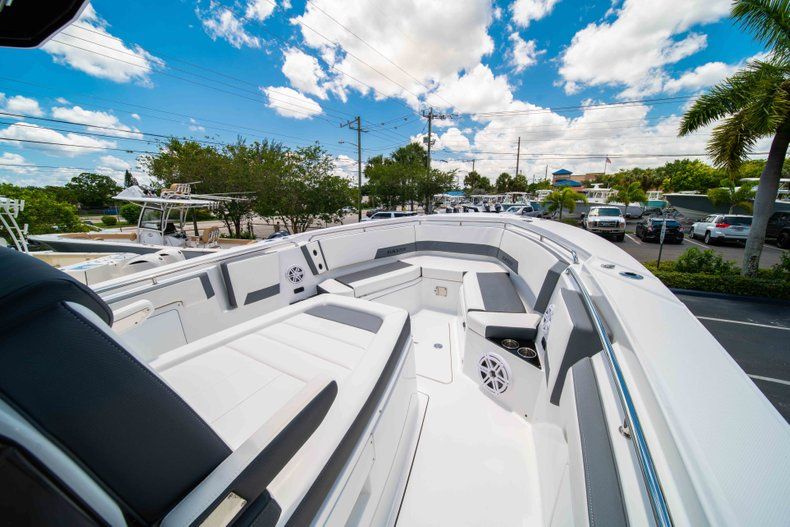 Thumbnail 38 for New 2019 Blackfin 332CC Center Console boat for sale in West Palm Beach, FL