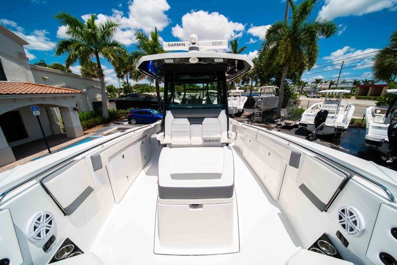 Thumbnail 42 for New 2019 Blackfin 332CC Center Console boat for sale in West Palm Beach, FL
