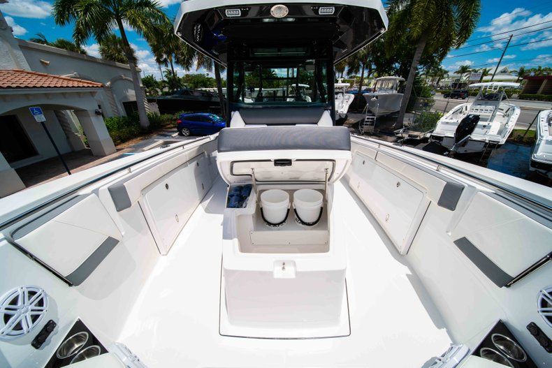 Thumbnail 43 for New 2019 Blackfin 332CC Center Console boat for sale in West Palm Beach, FL