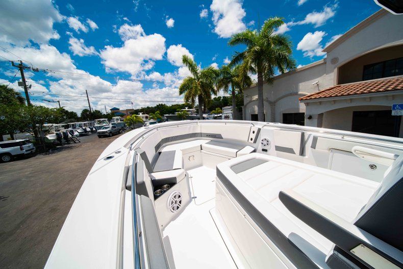 Thumbnail 40 for New 2019 Blackfin 332CC Center Console boat for sale in West Palm Beach, FL