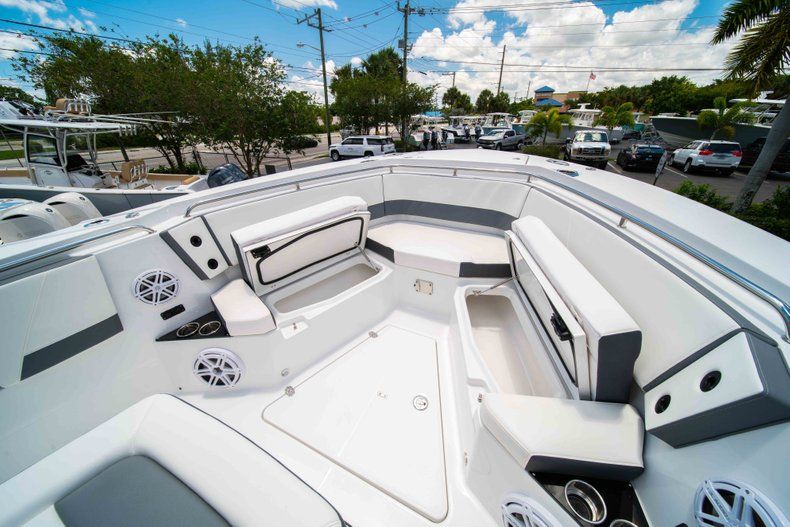 Thumbnail 39 for New 2019 Blackfin 332CC Center Console boat for sale in West Palm Beach, FL