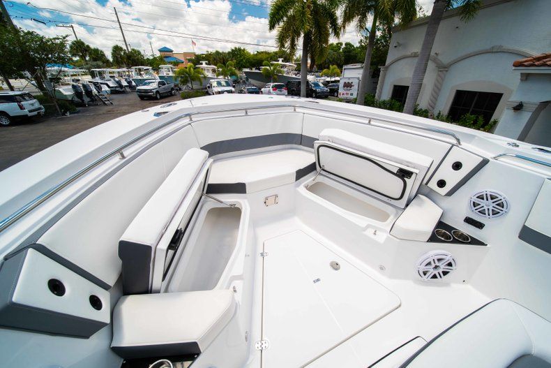 Thumbnail 41 for New 2019 Blackfin 332CC Center Console boat for sale in West Palm Beach, FL