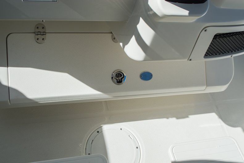 Thumbnail 40 for New 2015 Sailfish 270 CC Center Console boat for sale in Miami, FL