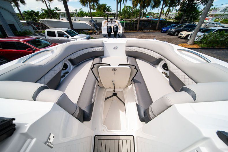 Thumbnail 33 for New 2019 Hurricane SunDeck SD 2690 OB boat for sale in West Palm Beach, FL