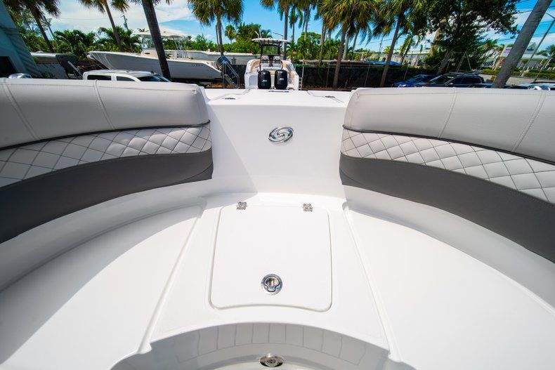 Thumbnail 34 for New 2019 Hurricane SunDeck SD 2690 OB boat for sale in West Palm Beach, FL